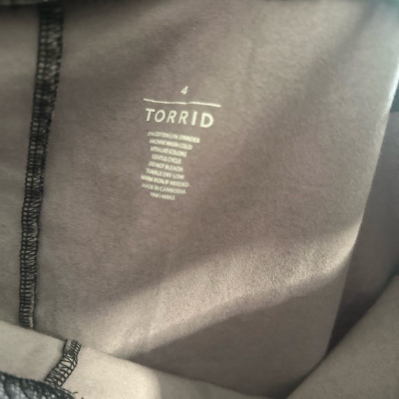 TORRID Leggings Fuax Lace Skull Dusty Purple - Picture 5 of 5